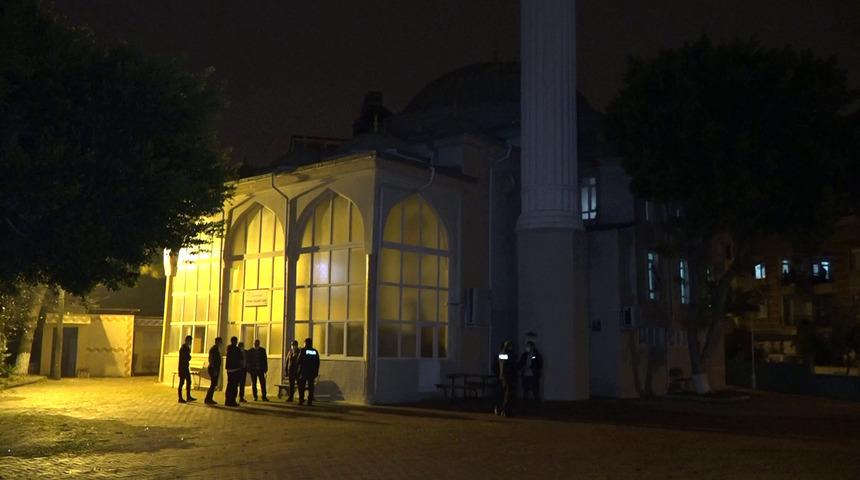 Antalya'da korkunç olay! Caminin korkuluklarında iple asılı halde ölü bulundu