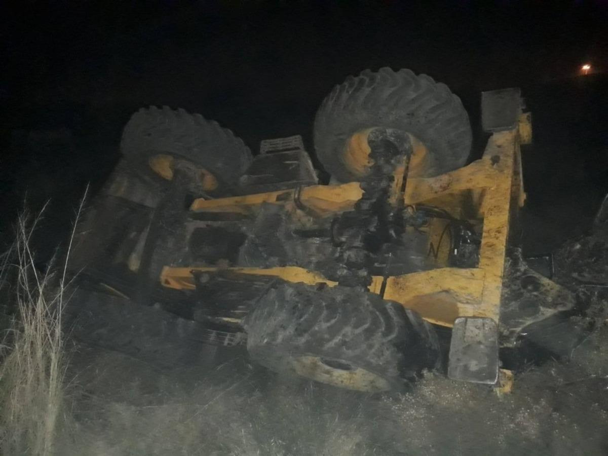 Hatay&rsquo;da y&uuml;k treni iş makinasına &ccedil;arptı: 1 yaralı