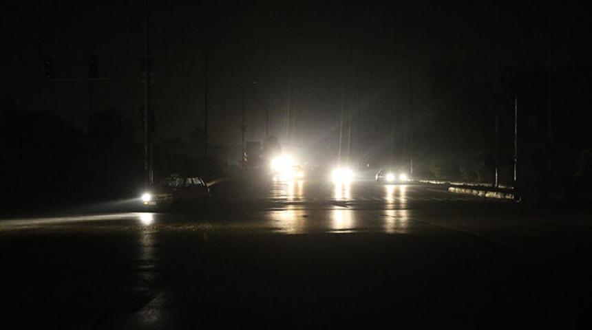 Pakistan'da ülke çapında elektrik kesintisi! Sebebini kimse bilmiyor