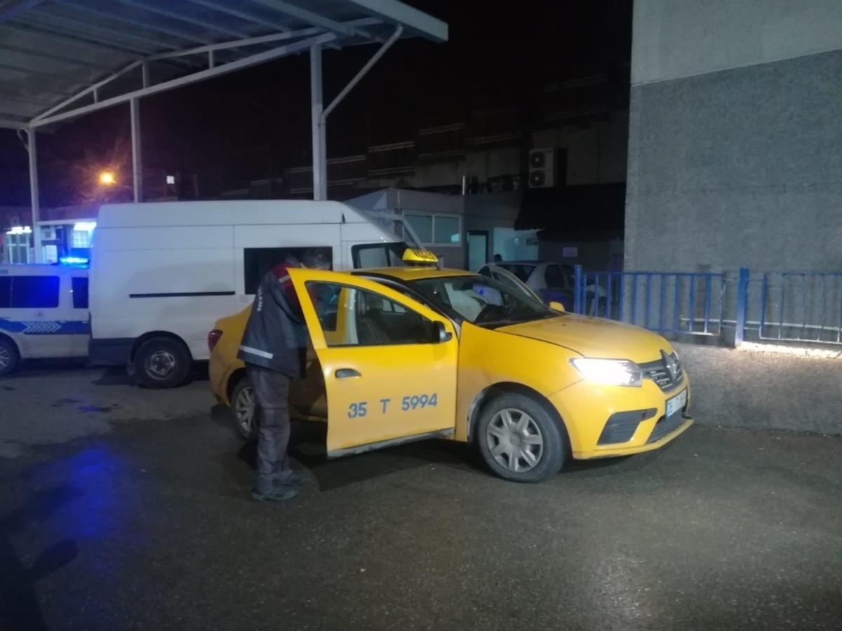 İzmir&rsquo;de taksi şof&ouml;r&uuml;n&uuml; bı&ccedil;aklayıp aracını ka&ccedil;ırdılar