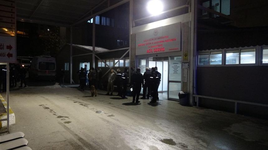 Arkadaşlarına çarpan taksiciyi bıçakladıktan sonra aracı alıp kaçtılar