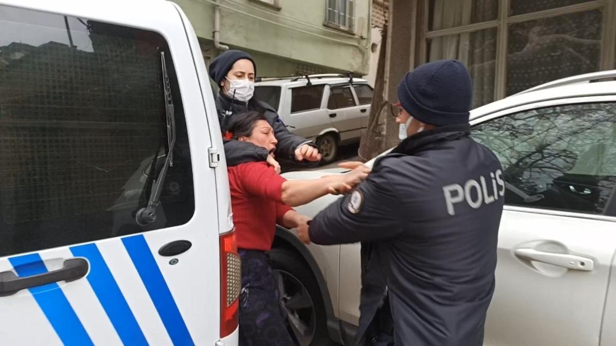 (&Ouml;zel) Kısıtlamada mahalleyi birbirine kattı, polislere &ccedil;aydanlıkla direndi