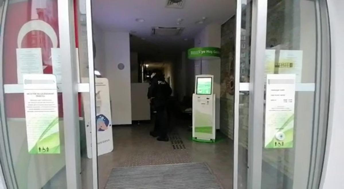 Bankada ilgin&ccedil; hırsızlık