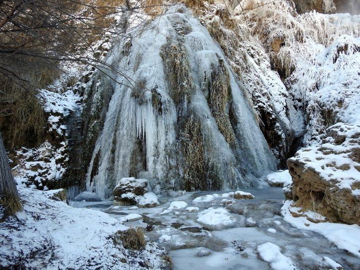 Girlevik Şelalesi kısmen buz tuttu G4