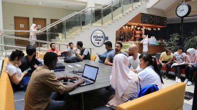 HKÜ’ye iki “Star”