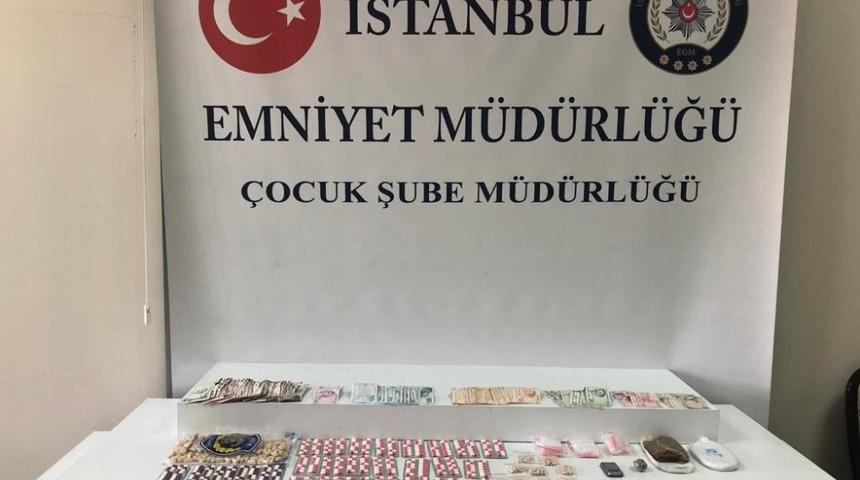 &Ccedil;ocuklara uyuşturucu satan zehir tacirlerine operasyon: 5 g&ouml;zaltı
