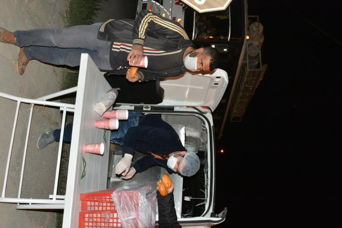 B&uuml;y&uuml;kşehir Belediyesi, 7 noktada tarım iş&ccedil;ilerine &ccedil;orba dağıtıyor