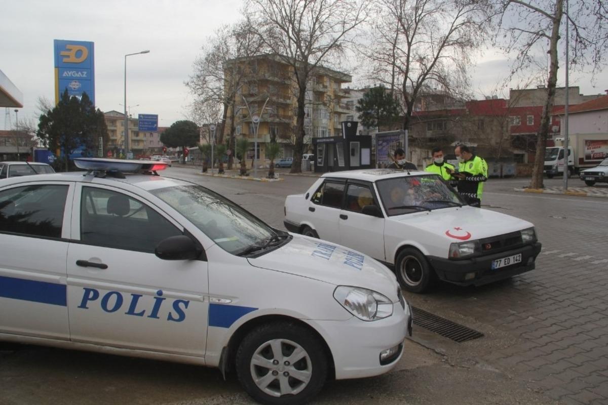 Ezine&rsquo;de sokağa &ccedil;ıkma kısıtlamalarına uyuluyor