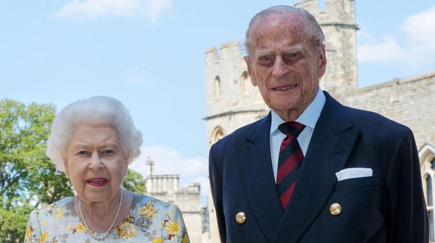 İngiltere'de Krali&ccedil;e Elizabeth ve eşi Prens Philip koronavir&uuml;s aşısı oldu