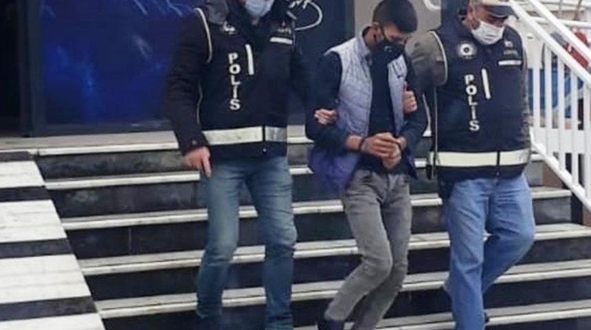 Kapı kıran hırsız yakayı ele verdi