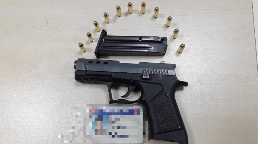 Polisin uygulamasında 2 gen&ccedil;ten ruhsatsız tabanca &ccedil;ıktı