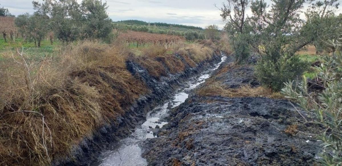 Kayaaltı&rsquo;da bir kilometre dere temizliği yapıldı