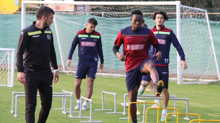 Alanyaspor evindeki seriyi s&uuml;rd&uuml;rmek istiyor