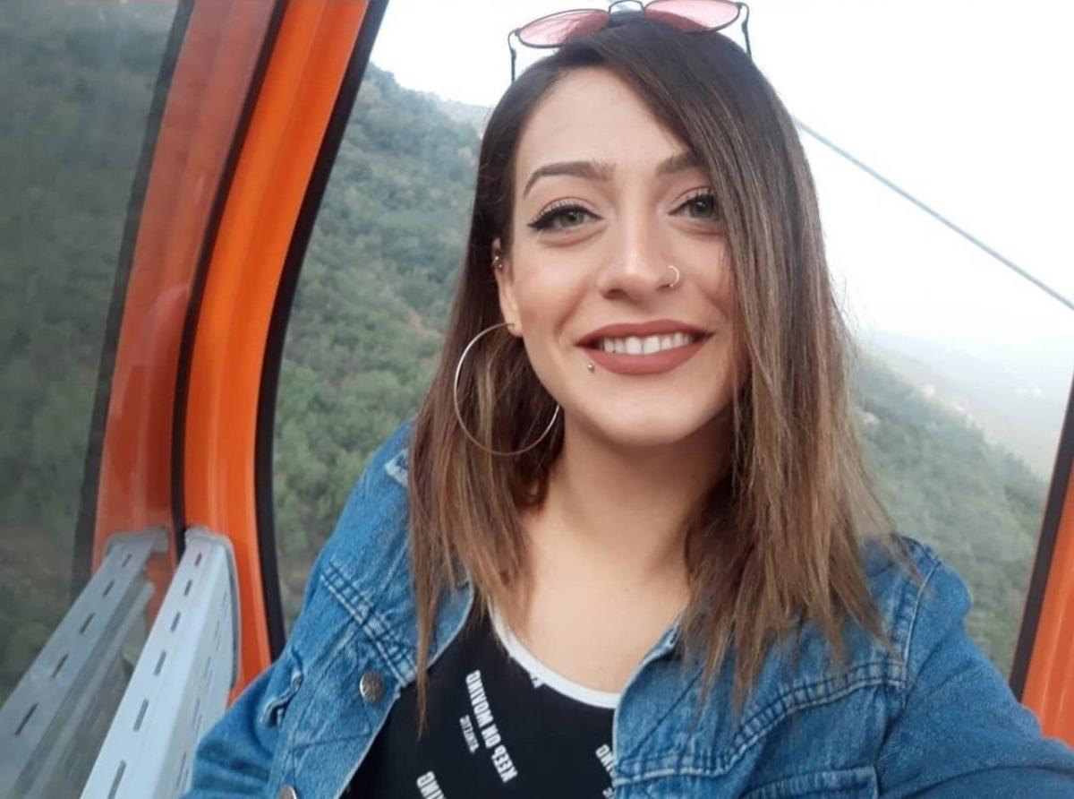 Evlilik teklifini kabul etmediği i&ccedil;in &ouml;ld&uuml;r&uuml;len gen&ccedil; kız Manisa&rsquo;da toprağa verildi