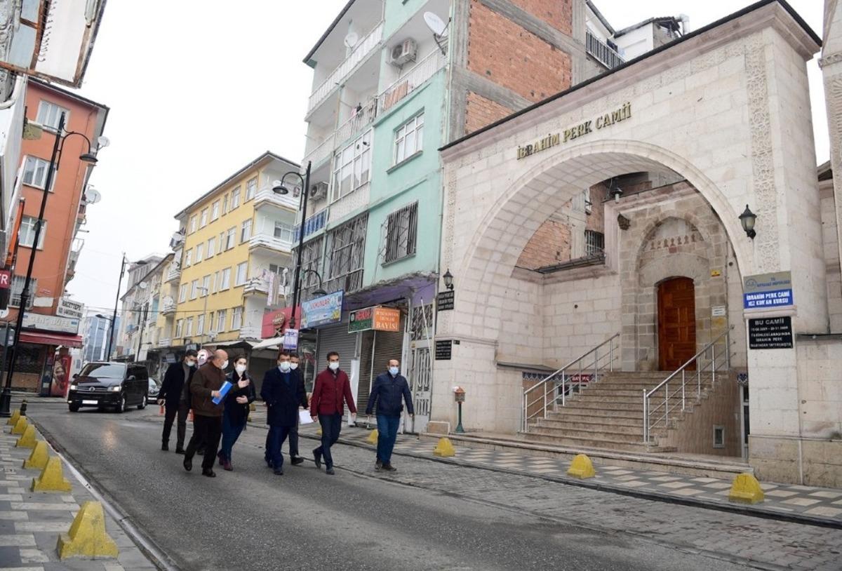 G&uuml;rkan, Akpınar&rsquo;da incelemelerde bulundu