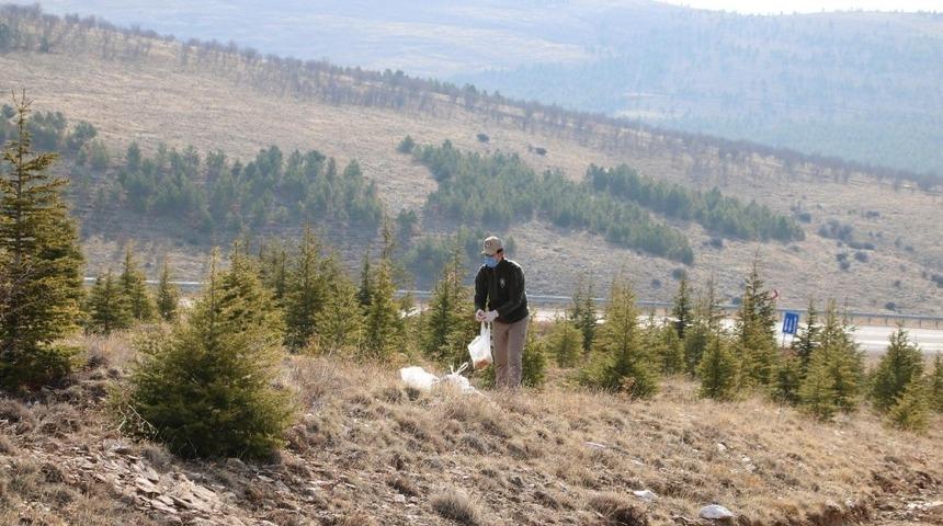 Polis, yaban hayvanları i&ccedil;in doğaya yem bıraktı