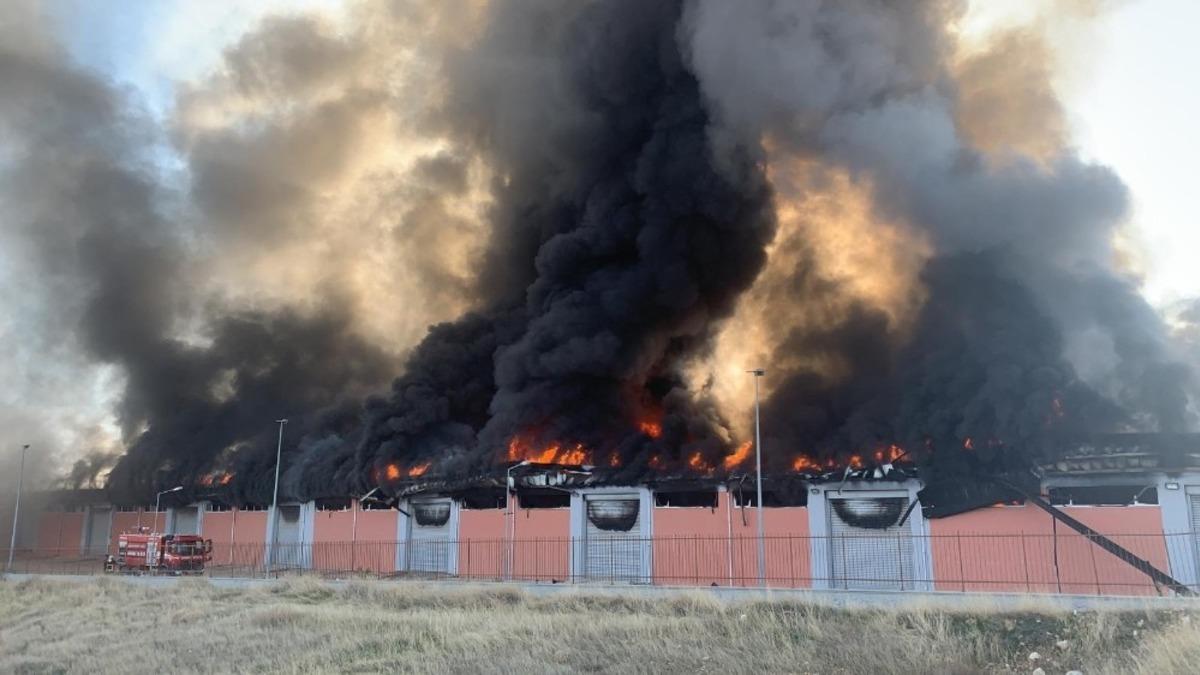 Şanlıurfa&rsquo;da lojistik deposunda yangın