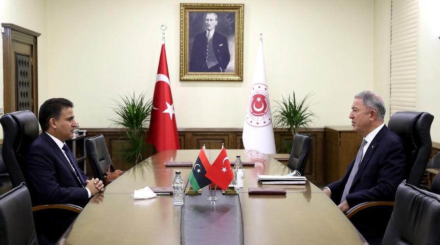 Bakan Akar, Libya Savunma Bakanı Nemruş ile görüştü