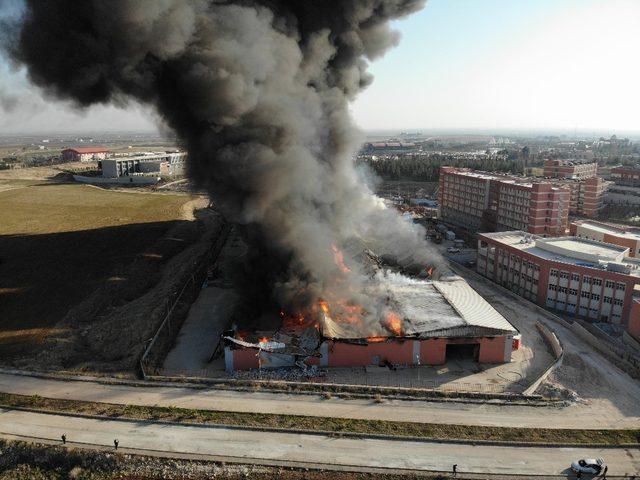 &Uuml;niversitenin deposunda yangın 1