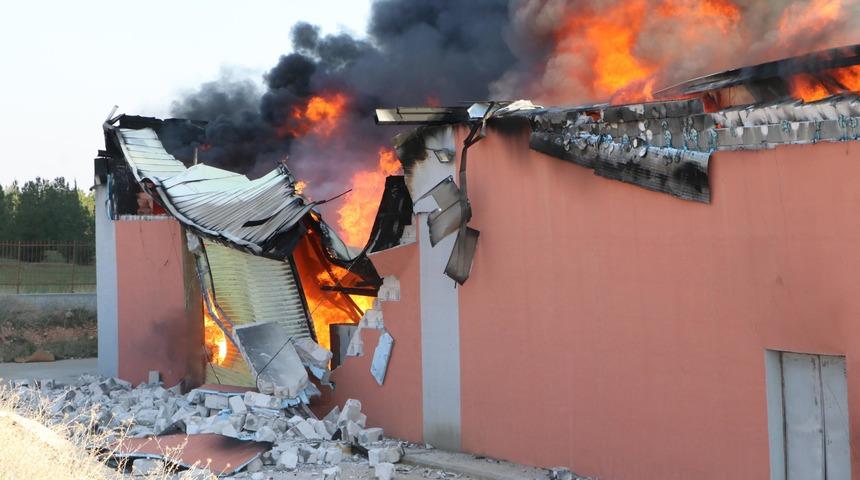 Şanlıurfa'da lojistik deposunda yangın