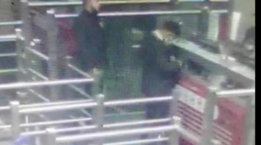 Cinayet zanlısı eski polis, havalimanında sahte pasaportla yakalandı