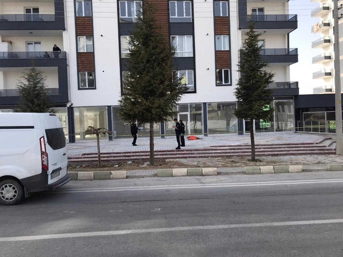 7. kattan d&uuml;şen şahıs hayatını kaybetti