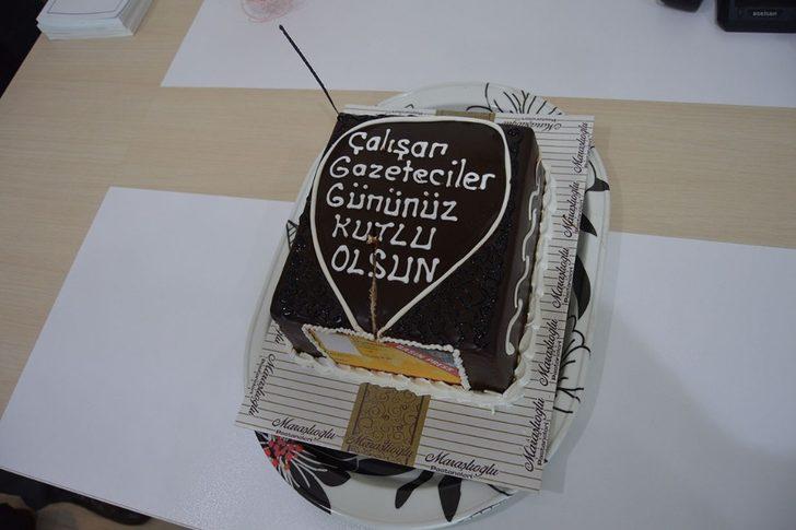 Erdekli gazetecilere pastalı kutlama G2
