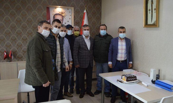 Erdekli gazetecilere pastalı kutlama G3