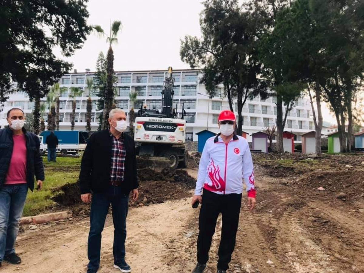 Başkan Topaloğlu Atat&uuml;rk Parkındaki &ccedil;alışmaları inceledi