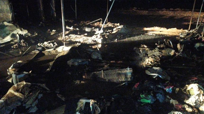 İdlib&rsquo;de m&uuml;lteci kampında yangın: 2 &ouml;l&uuml;