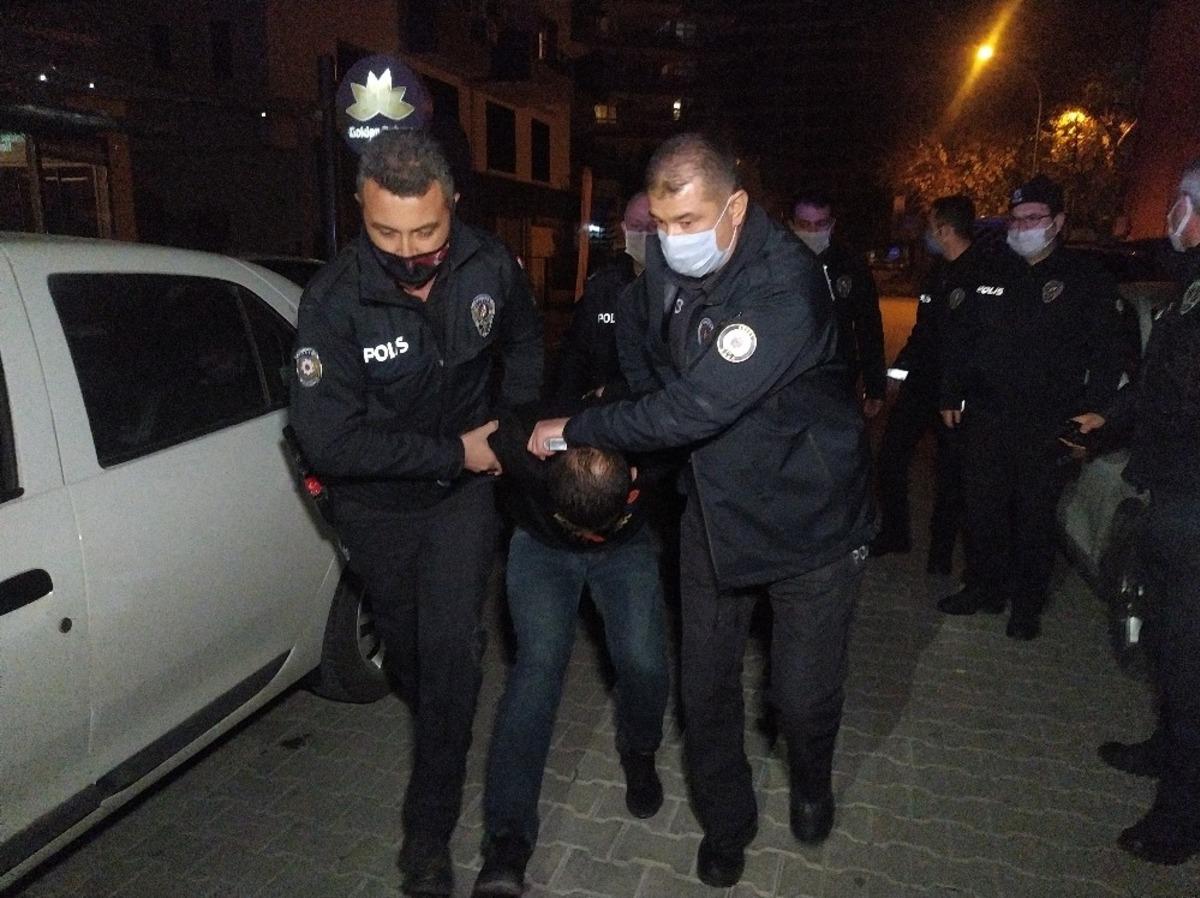 Polisin g&ouml;z&uuml; &ouml;n&uuml;nde hava ateş a&ccedil;ıp ka&ccedil;mak istediler, kıskıvrak yakalandılar