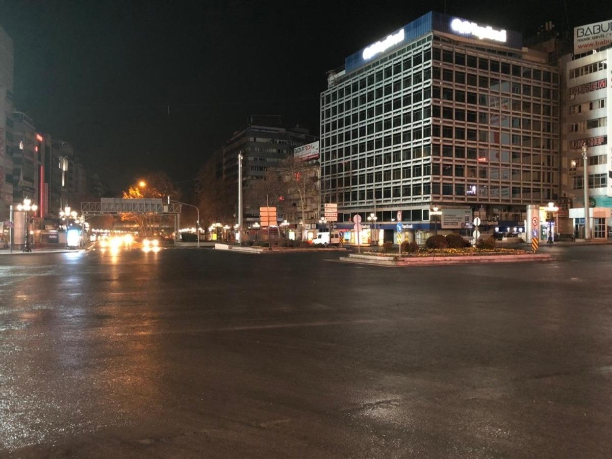 T&uuml;m illerde hafta sonu uygulanan sokağa &ccedil;ıkma kısıtlaması sona erdi