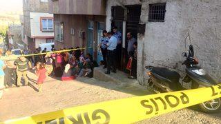 Silah sesi üzerine gittiği odada kızını kanlar içerisinde buldu!