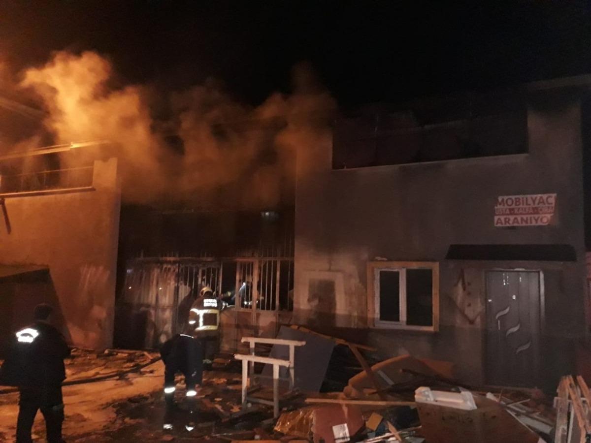 Balıkesir&rsquo;de mobilya at&ouml;lyesinde yangın