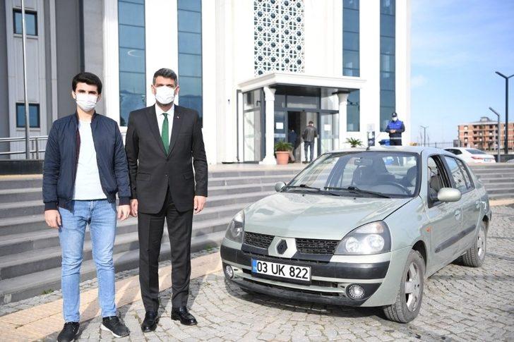 Babasının otomobilini akıllı araca çevirdi G1