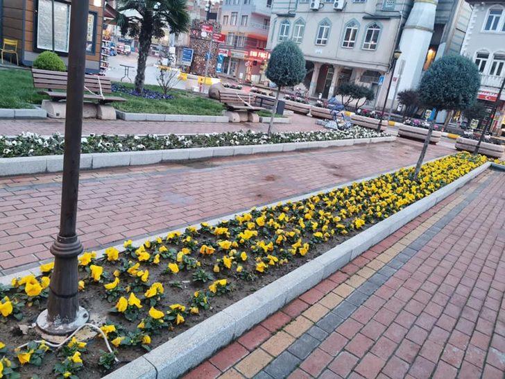 İvrindi’de meydanlar çiçekler açtı G2