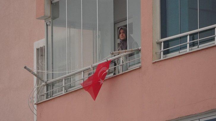 Dondurucu soğukta yürekleri ısıtan bayrak töreni G4