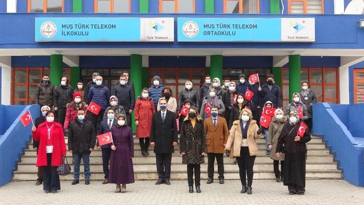 Dondurucu soğukta yürekleri ısıtan bayrak töreni G5