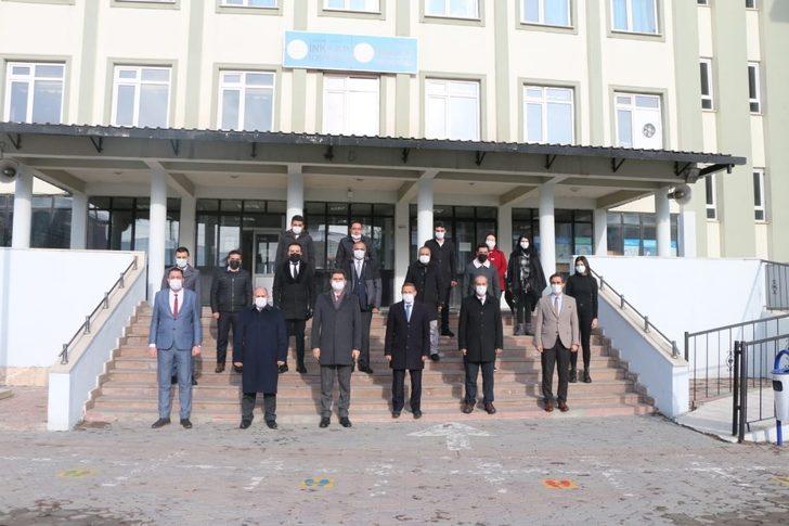 Aşkale’de protokol ve öğretmenler İstiklal Marşı’nı okumak için toplandı G3