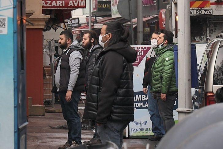 Kocaeli’deki bayrak törenine, vatandaşlar da kaldırımlardan eşlik etti G2