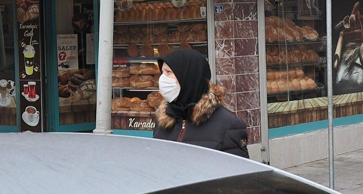 Kocaeli’deki bayrak törenine, vatandaşlar da kaldırımlardan eşlik etti G3