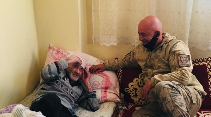 Mehmet&ccedil;ikten yaşlılara ziyaret