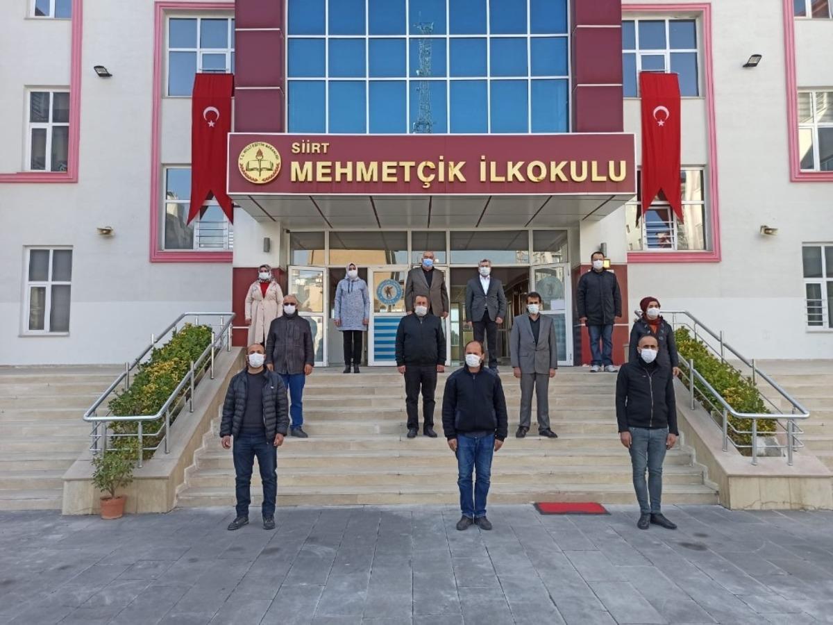 Siirt&rsquo;te bayrak t&ouml;reni eşliğinde İstiklal Marşı okundu