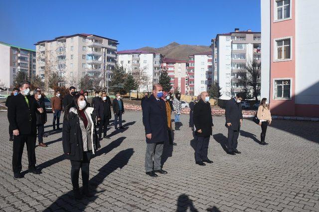 Bitlis’te bayrak töreni