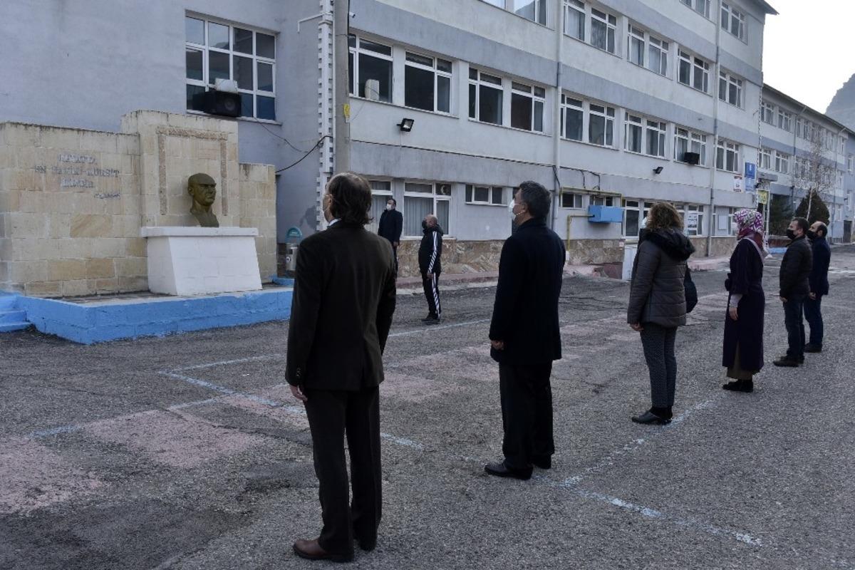 G&uuml;m&uuml;şhane&rsquo;de okullarda İstiklal Marşı okundu