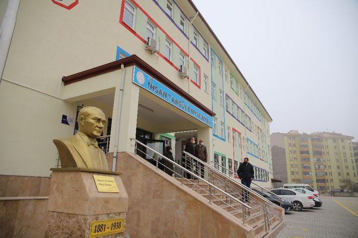 Elazığ’da bayrak töreni eşliğinde istiklal Marşı okundu G4