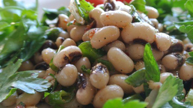 Hastalıklara karşı kalkan oluyor, bağışıklığı çelik gibi yapıyor! Usta şeften börülce salatası tarifi