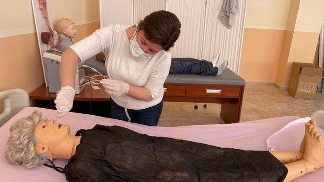 Üniversite eğitimine laboratuvar malzemesi desteği