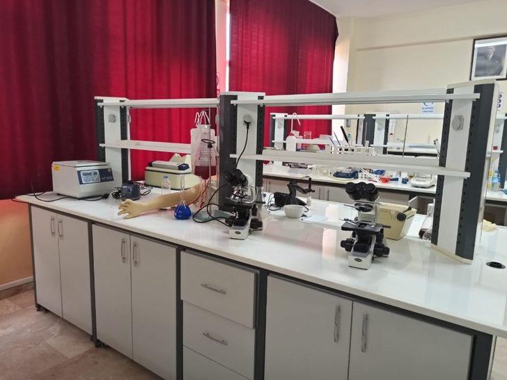 Üniversite eğitimine laboratuvar malzemesi desteği G3