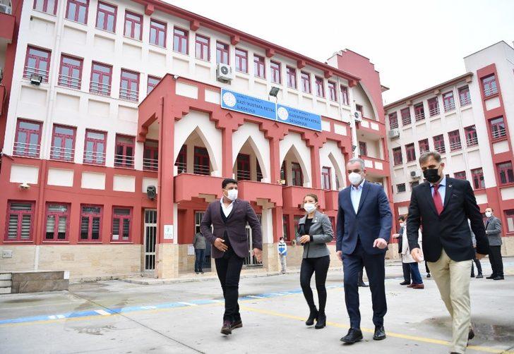 Esen, bayrak töreni coşkusuna ortak oldu G2